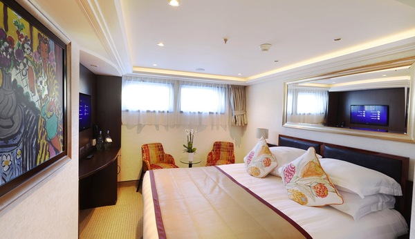 AmaWaterways AmaVerde AmaBella Category D E.jpg